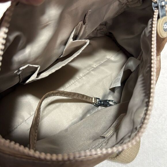 Kipling Gold Crossbody Bag with Adjustable Strap and Textured Finish - Picture 12 of 15